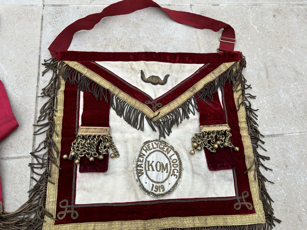 Одежда рыцаря масонского ордена