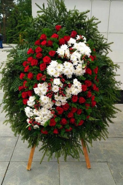 ритуальні вінки з живих квітів