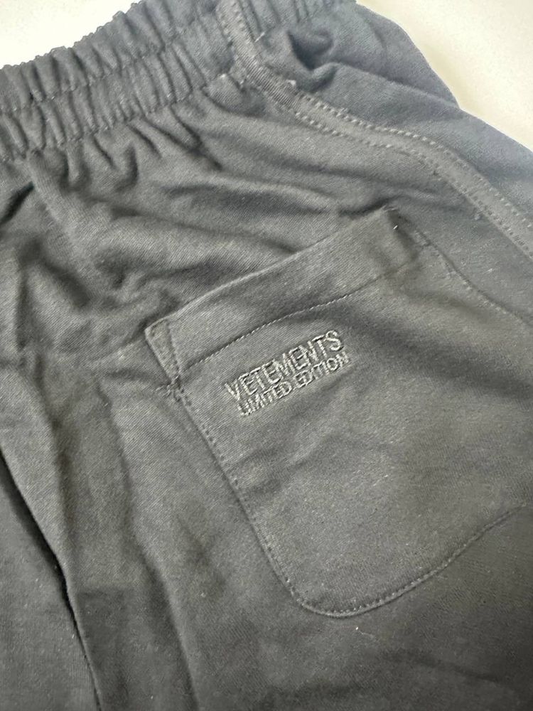 • шорты Vetements 3D Logo Shorts • М-L