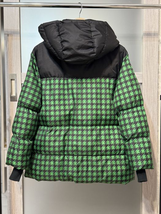 Модная стильная курточка с капюшоном S-M размер