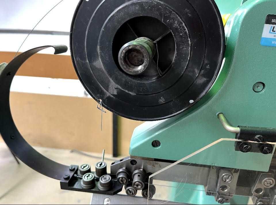 Maquina de agrafar semi nova