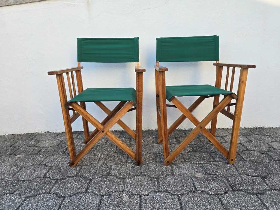 Cadeiras de cineasta em bom estado de conservação
