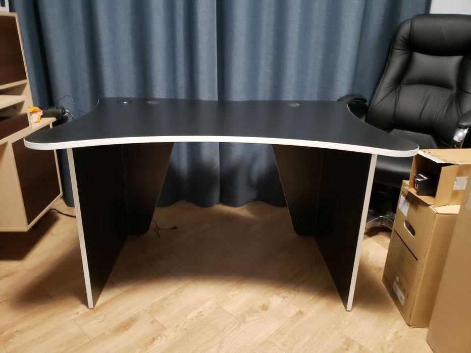 Стіл ігровий - компьютерний Zeus