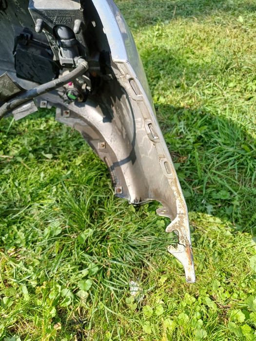 Mazda 5 05-08r передній бампер бампера