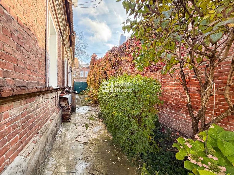 Продам кімнату у приватному будинку на пров. Аптекарський, 24