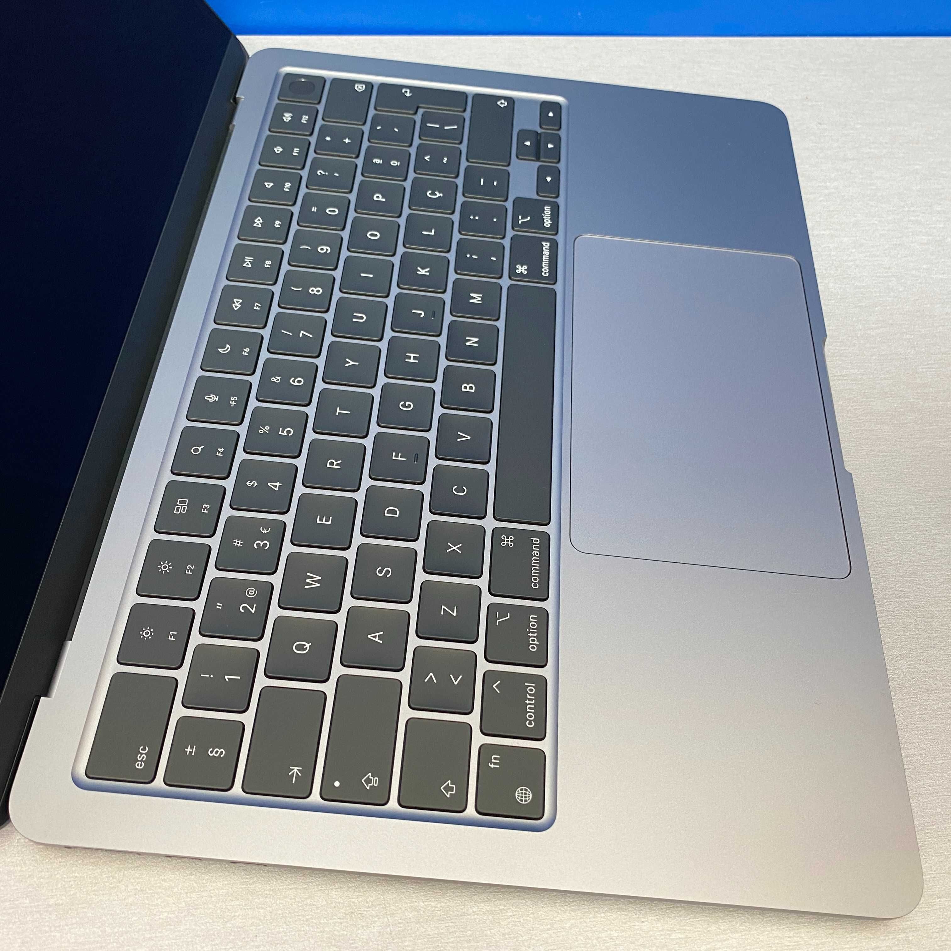 Apple MacBook Air 13.6" (2024) - M3 8-Cores/16GB/1TB SSD