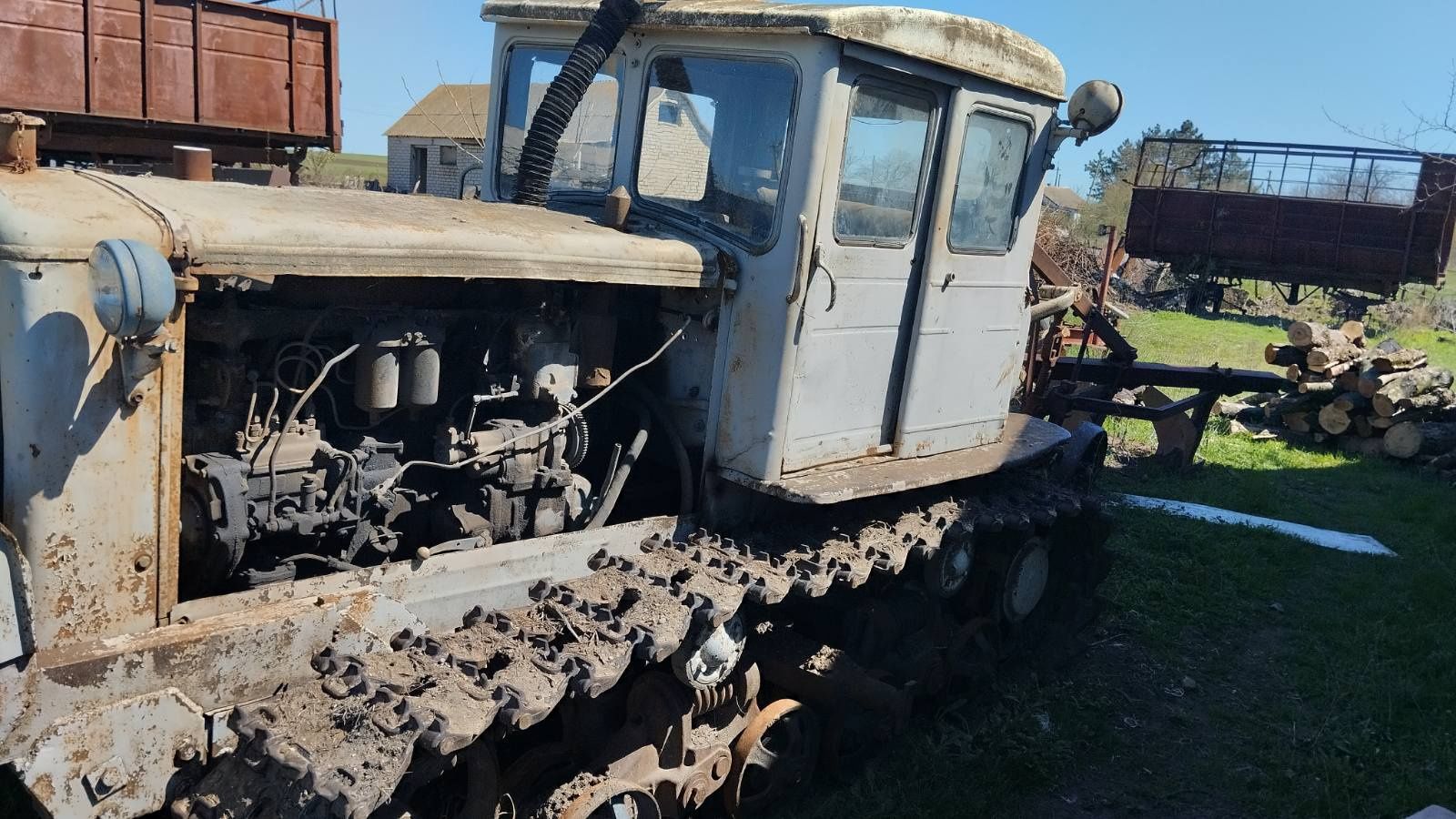 Продам Т 74 с двигуном СМД 18 в робочому стані, також до нього йде КПШ