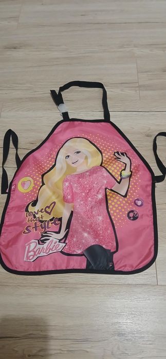 Fartuszek Barbie do prac plastycznych