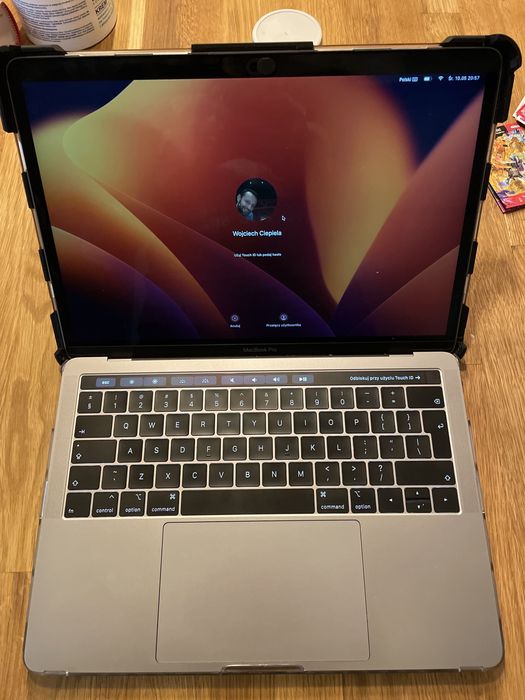 MacBook Pro 13 16gb ram 512 ssd stan idealny obudowa UAG