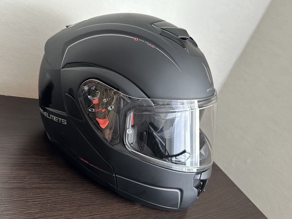 Мотошлем MT Helmets с визором трансформер