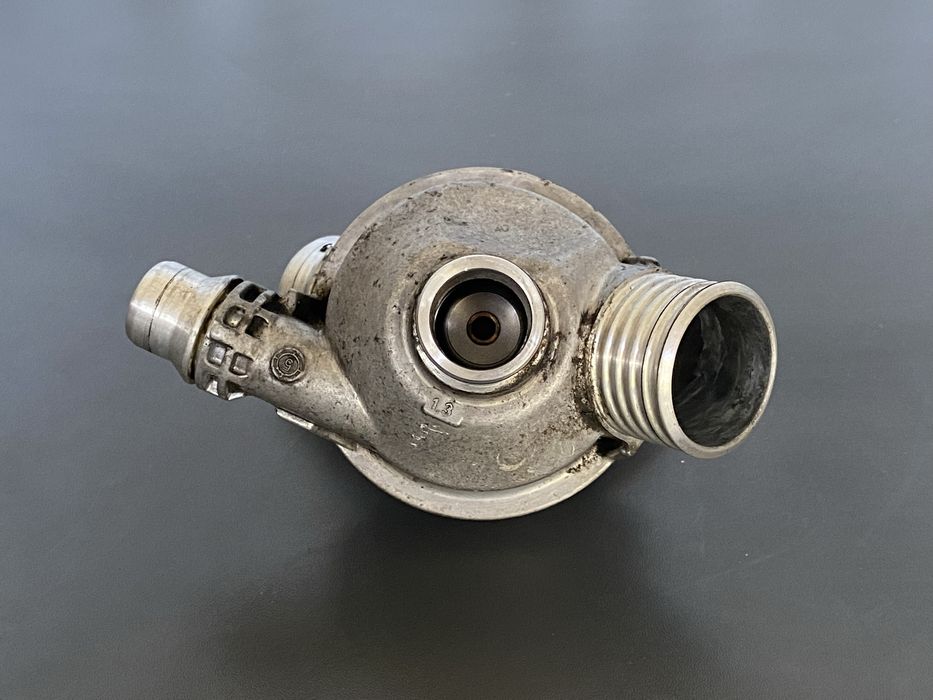 Термостат E60 E61 E90 E91 N52 2.5 3.0 Бензин Датчик Термостат