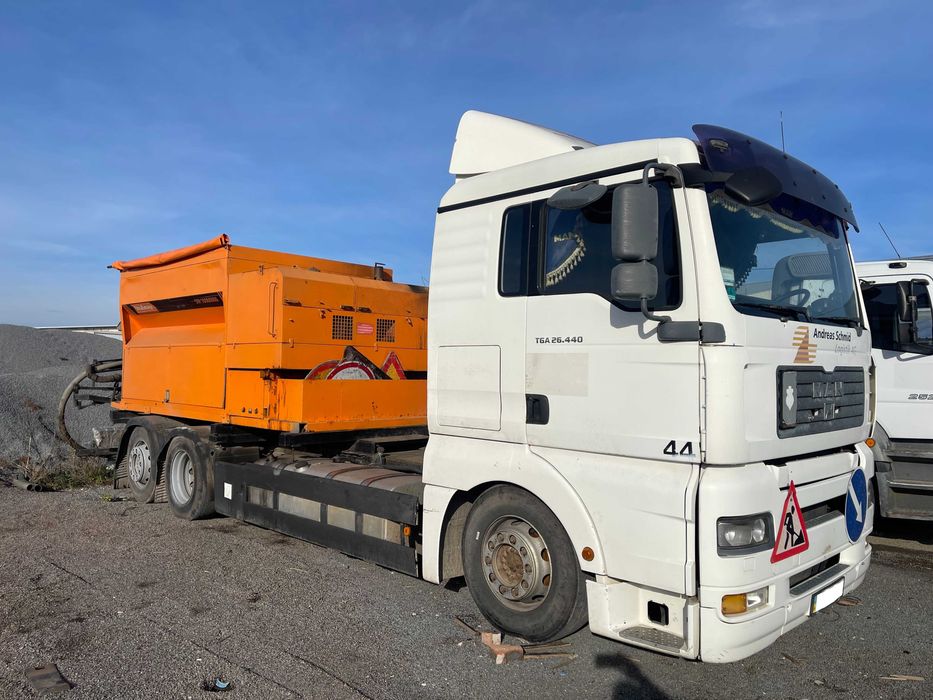 Машина для ямкового ремонту доріг струменевим методом Strassmayr STP