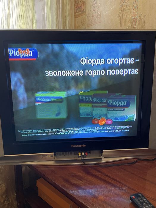Телевізор Panasonik разом з Т2.