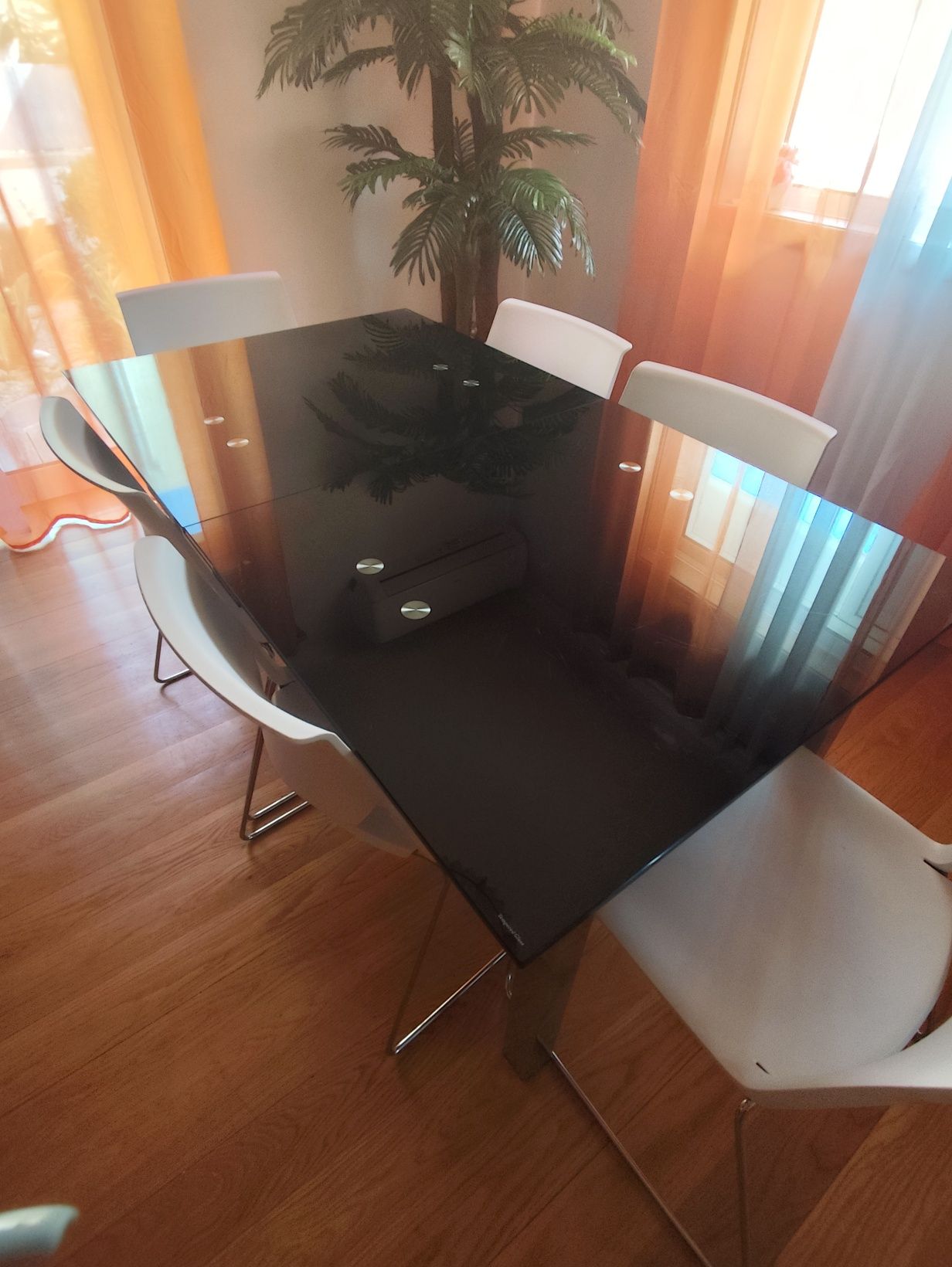 Mesa em vidro+6 cadeiras