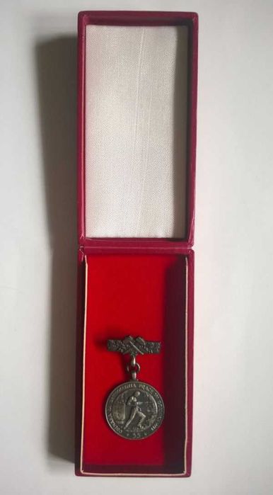 Odznaka za długoletnią pracę w górnictwie 35 lat srebrna z pudełkiem