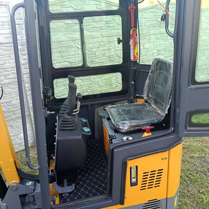 Minikoparka z Kabiną G-SHAN 1000 kg + szybko złączka, trzy łyżki 11 KM