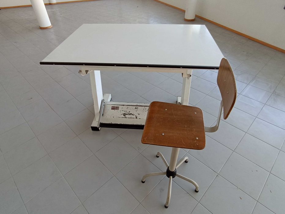 Estirador / Mesa de Desenho Ajustável e cadeira