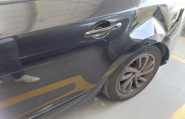 Vendo carrinha acidentada traseira