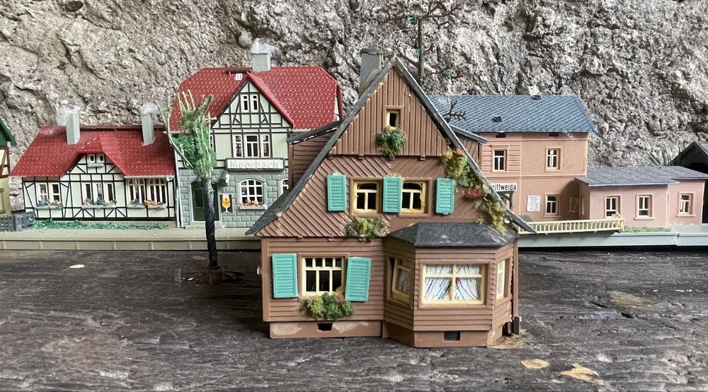 AUHAGEN diorama zestaw ponad 20 zabudowań makiety kolejowej