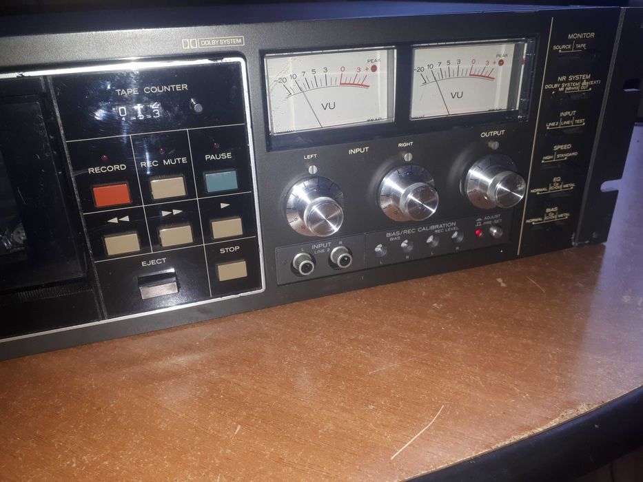Касетна дека Tascam 122