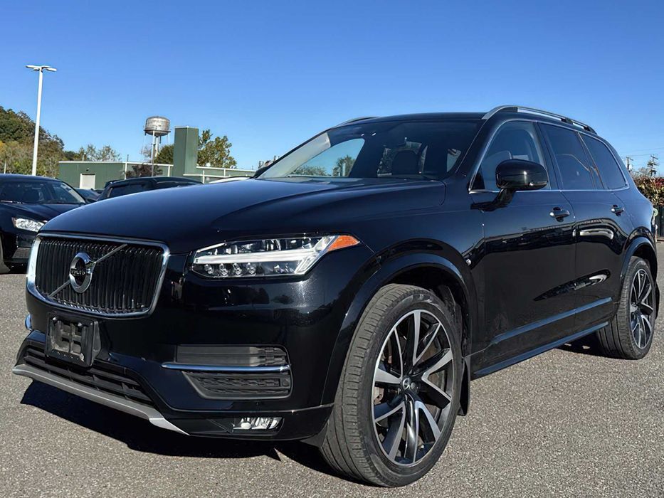 Volvo XC90 Momentum      2019