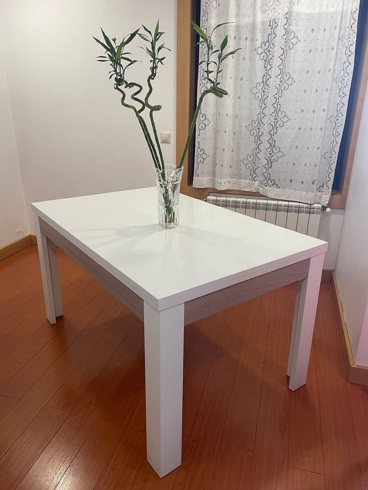 Mesa extensiva de ate 6 lugares