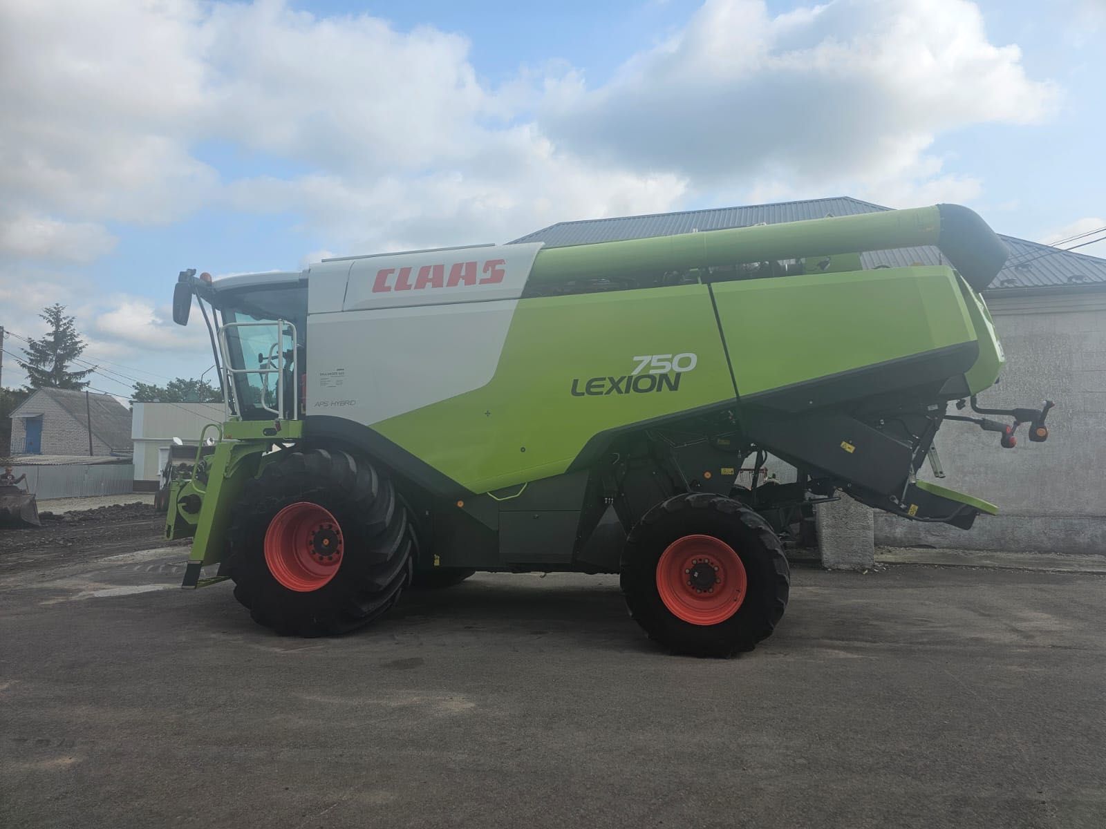 Продам Claas Lexion 750