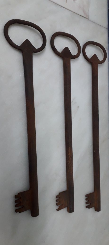 Conjunto 3 chaves ferro antigas (50, 55, 60 cm compr.)