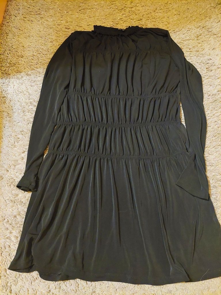 Berhska - czarna sukienka M