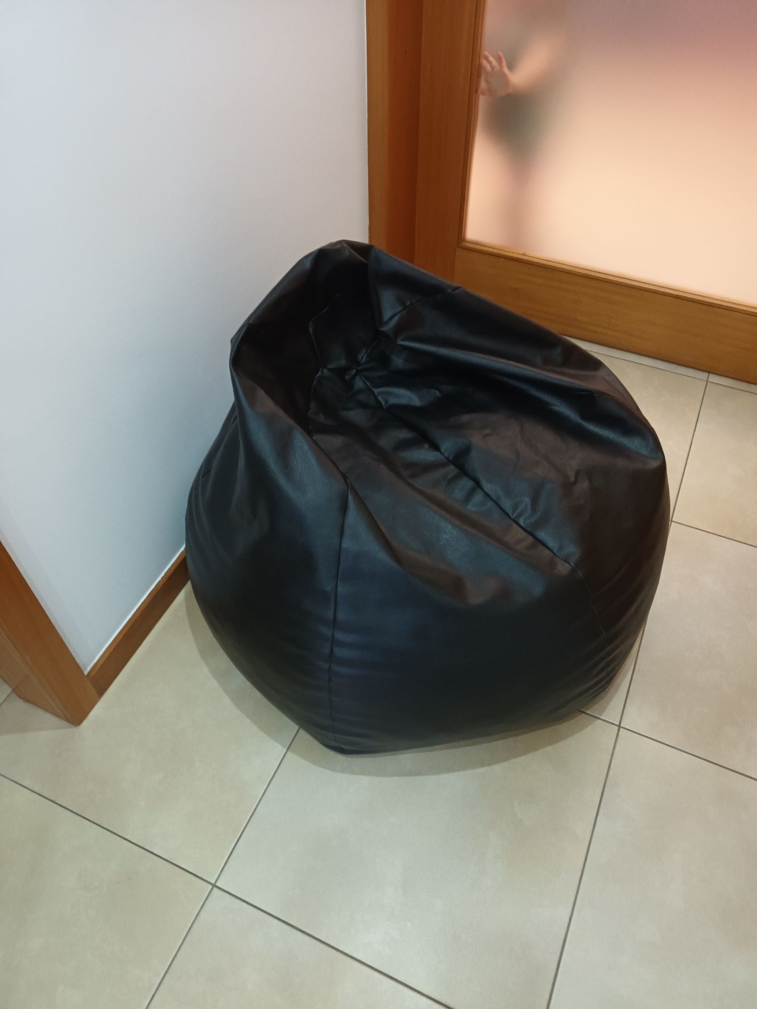 Puff de couro preto