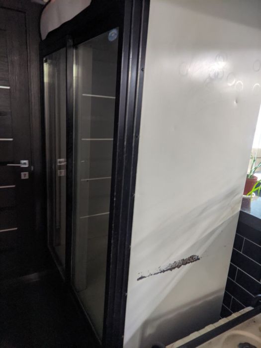 Холодильник вітринний скляні роздвіжні двері