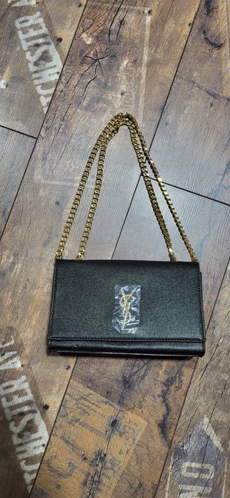 Czarna torebka złoty łańcuszek elegancka skóra naturalna premium