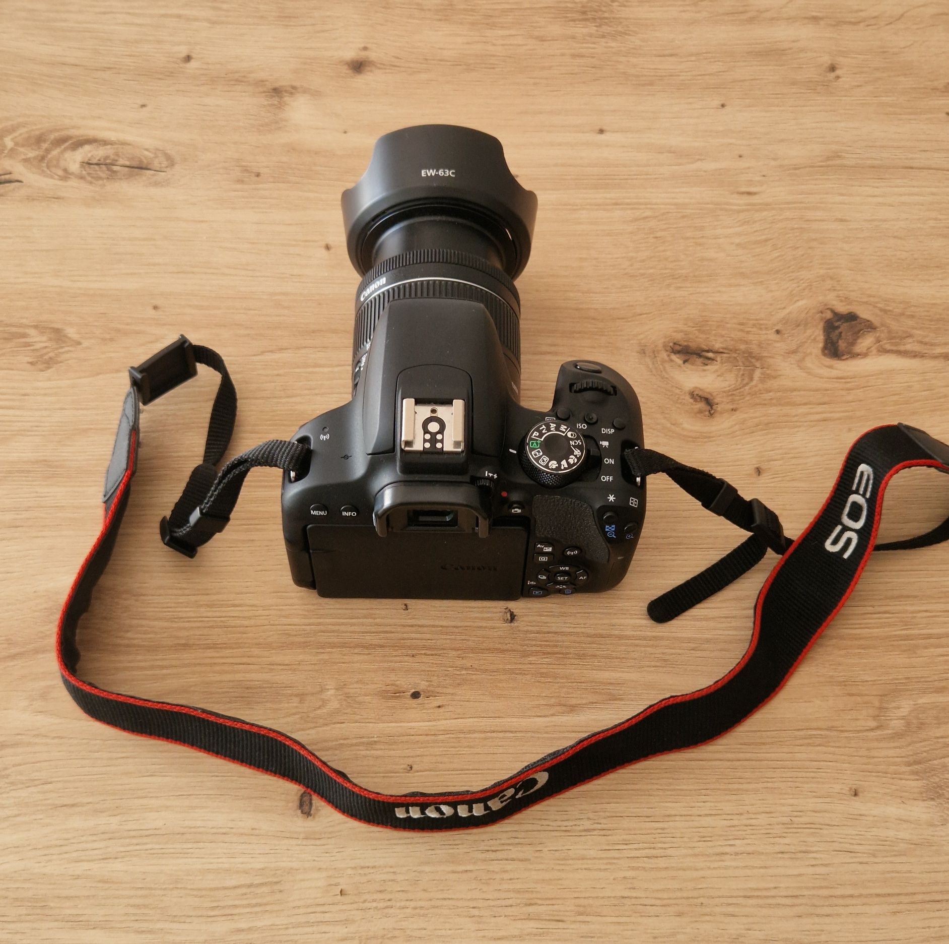Máquina fotográfica Canon EOS 800D