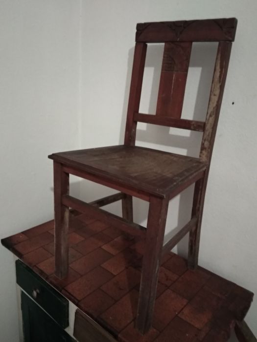 Móveis antigos para restauro