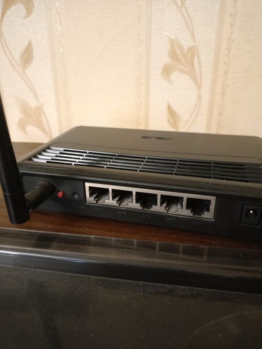 Беспроводные маршрутизаторы (роутер) 2 вида.