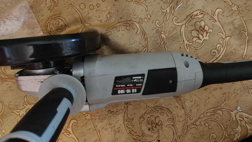 Болгарка (кутова шліфувальна машина) Forte EG 16-180