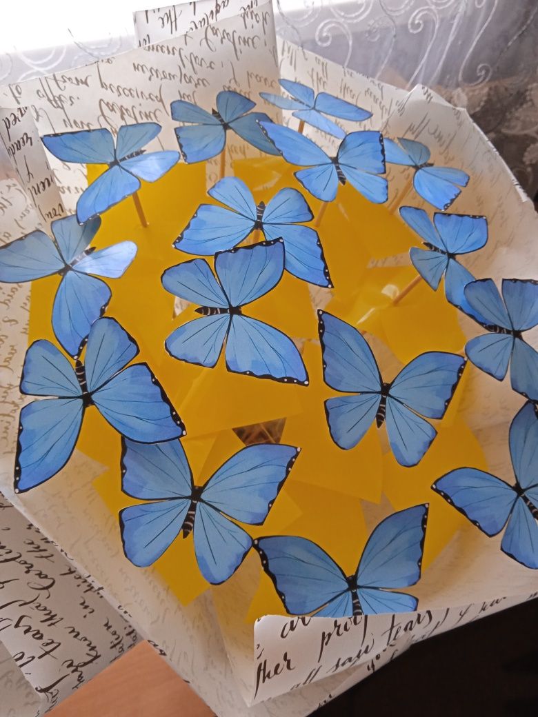 Букети з метеликів