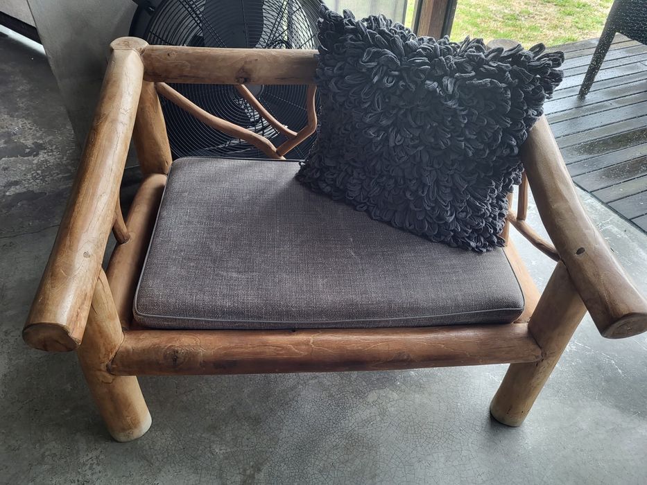 Cedeirao rustico de 2 lugares