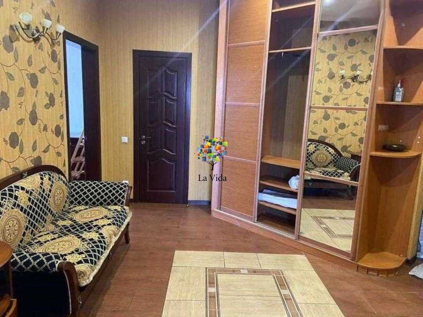 Продаж 2к квартири Урловська 16/37