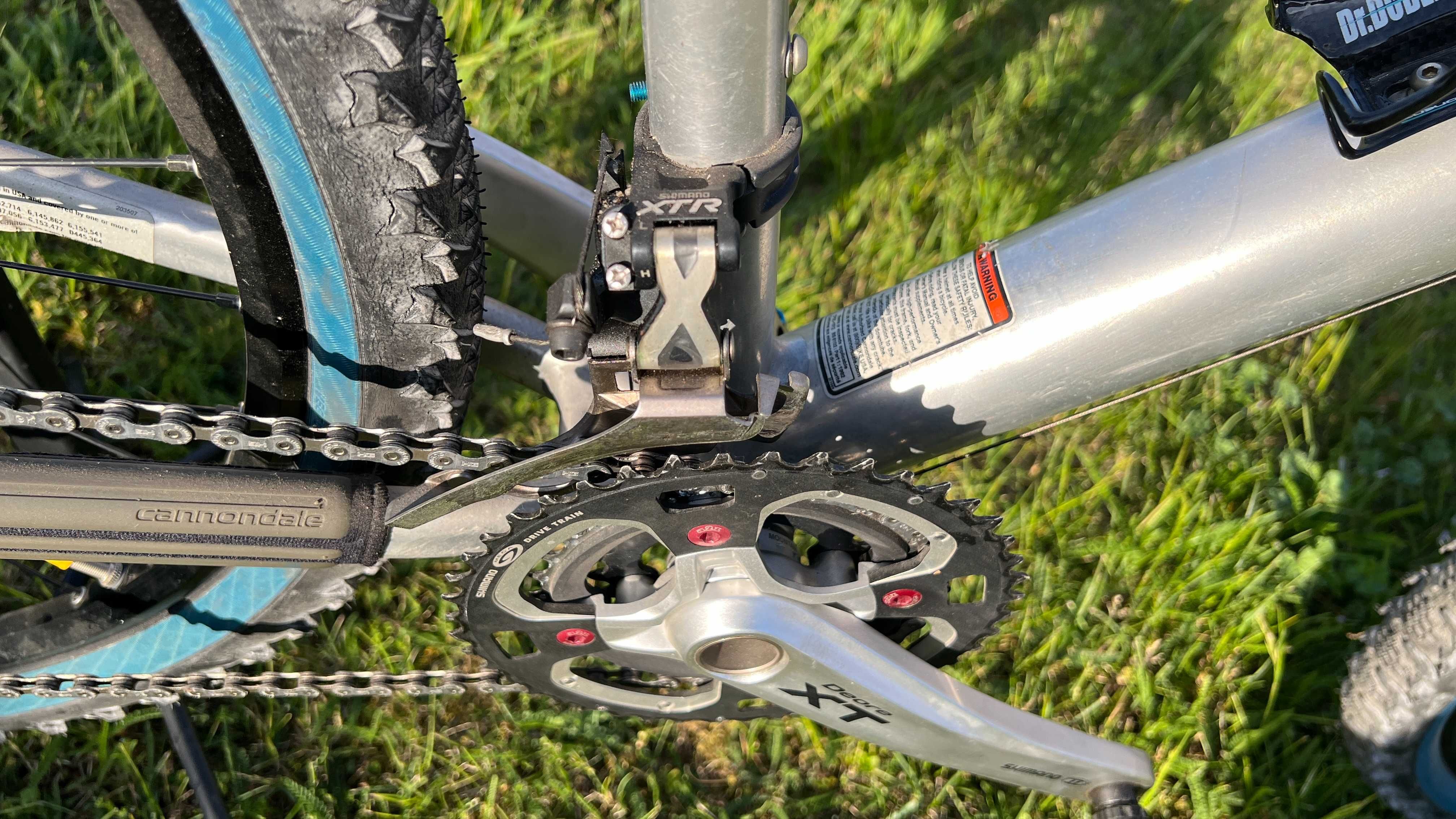 Rower na najlepszych podzespołach Cannondale lefty.