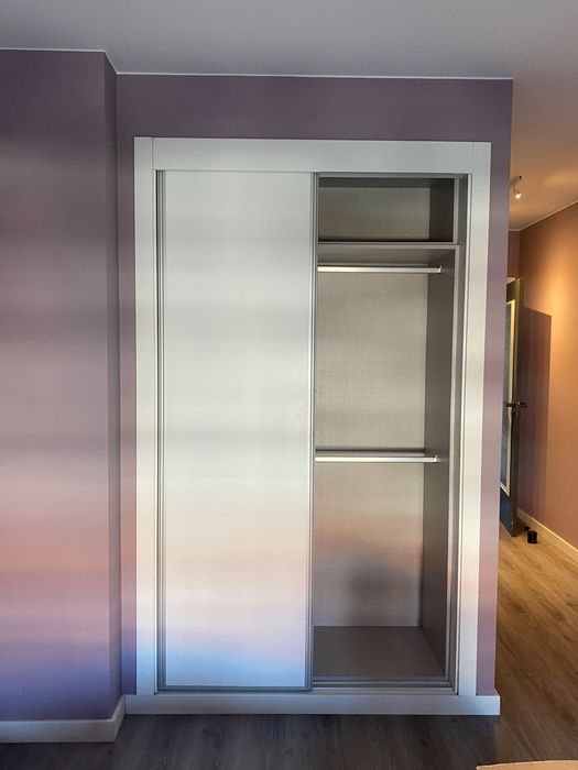 Roupeiro estrutura embutida