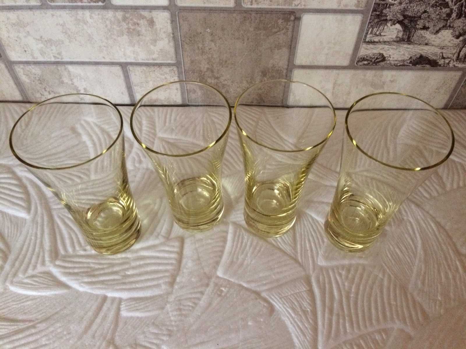Продам мерный стакан времён СССР ,клеймо САЗ, стопки-рюмочки красивые