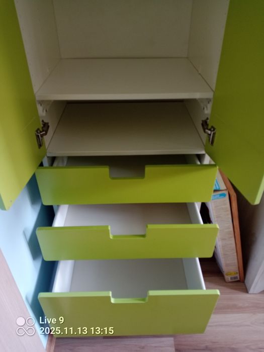 Szafa do pokoju dziecięcego z szufladami Ikea