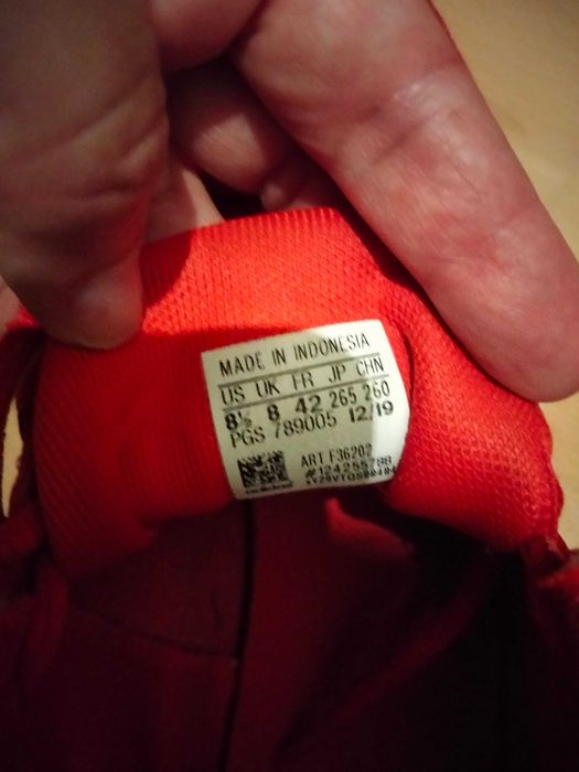 Tênis vermelhos Adidas