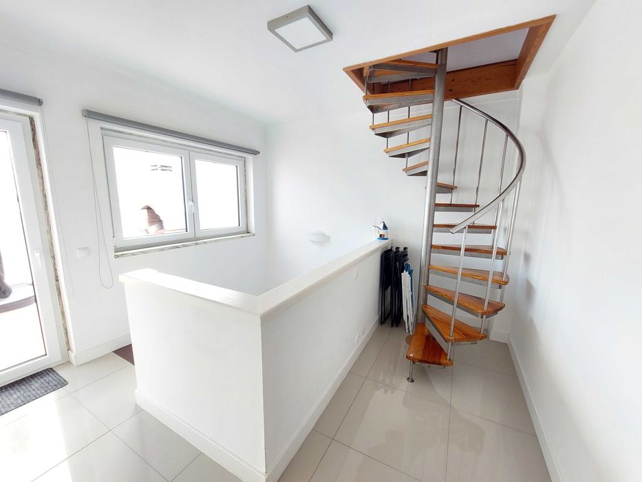 Apartamento T3 triplex  no centro do Montijo