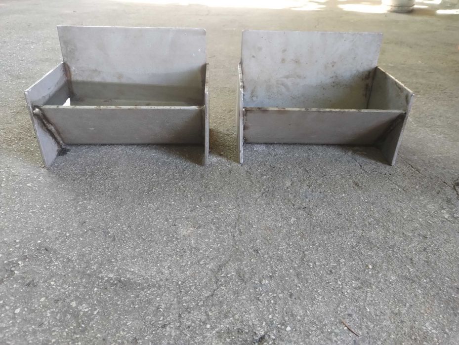 Поїлка / годівниця з неіржавіючої сталі. Б/в.