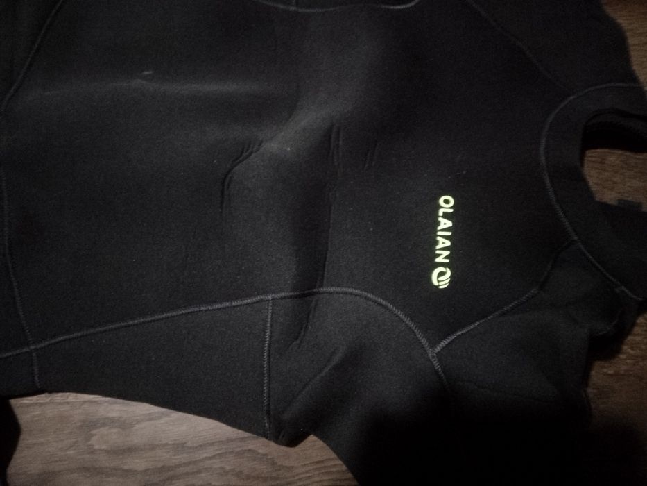 Fato de surf mais camisola de licra usei 2 vezes ambos estão novos 4,3