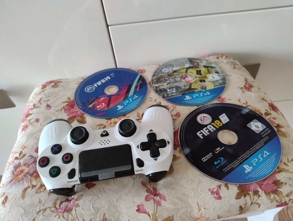 Pad do ps4 + 3 gry bez pudełka