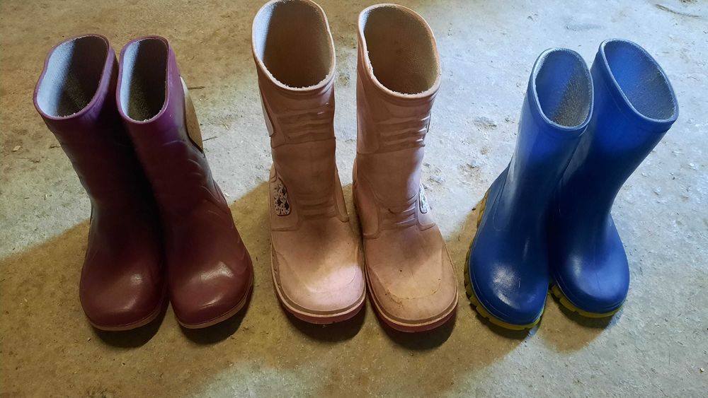 Продам резинові чобітки