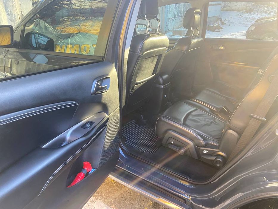 Продам 7-місний універсал Dodge Journey